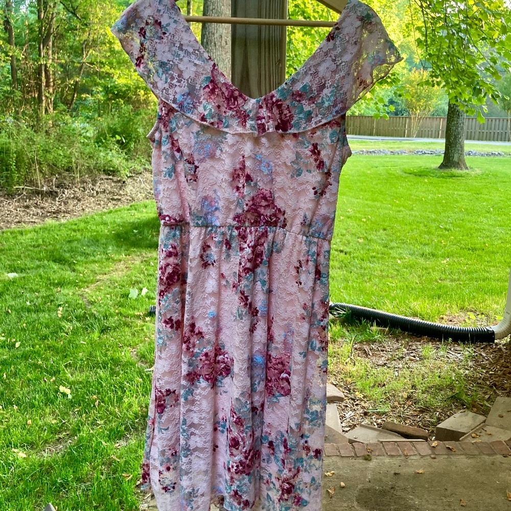 No Boundaries Spring Dress. Size L (11-13)